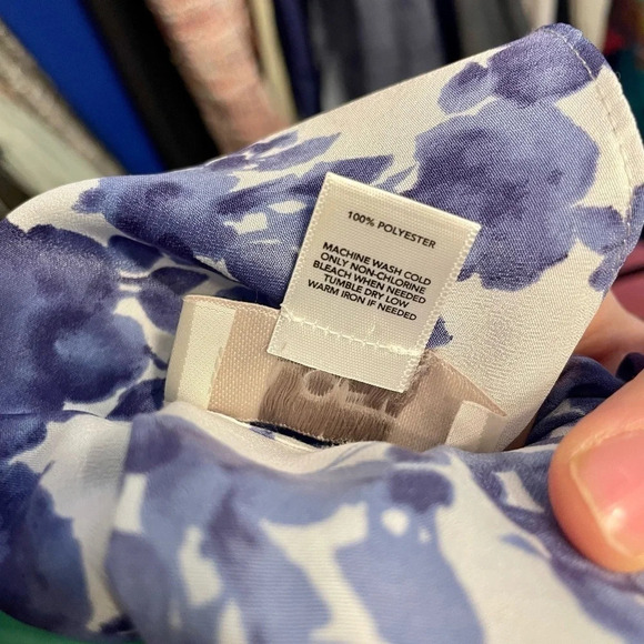 LOFT | Women’s Blue & White Floral Ruffle Sleeve Twist Front Tank Top Size Small - Picture 4 of 5